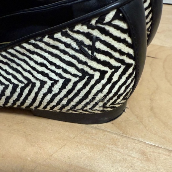 Vionic herringbone faux calf fur black & cream loafer, shoe size 9 - Picture 8 of 10